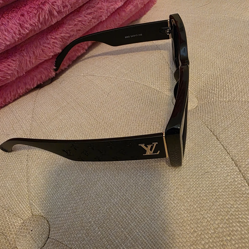 Black Sunglasses - Picture 2 of 7